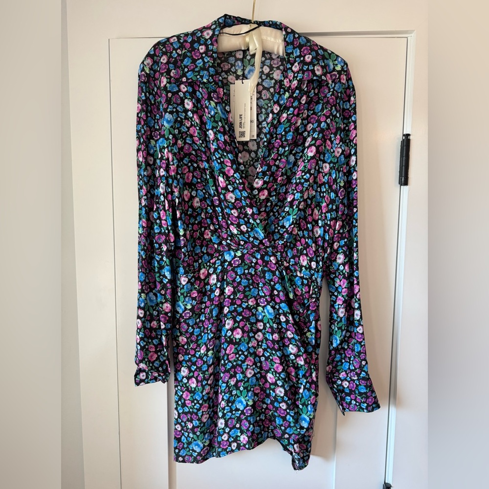 ZARA shirt flower print wrap dress. Size M. Brand new with Tags. size M